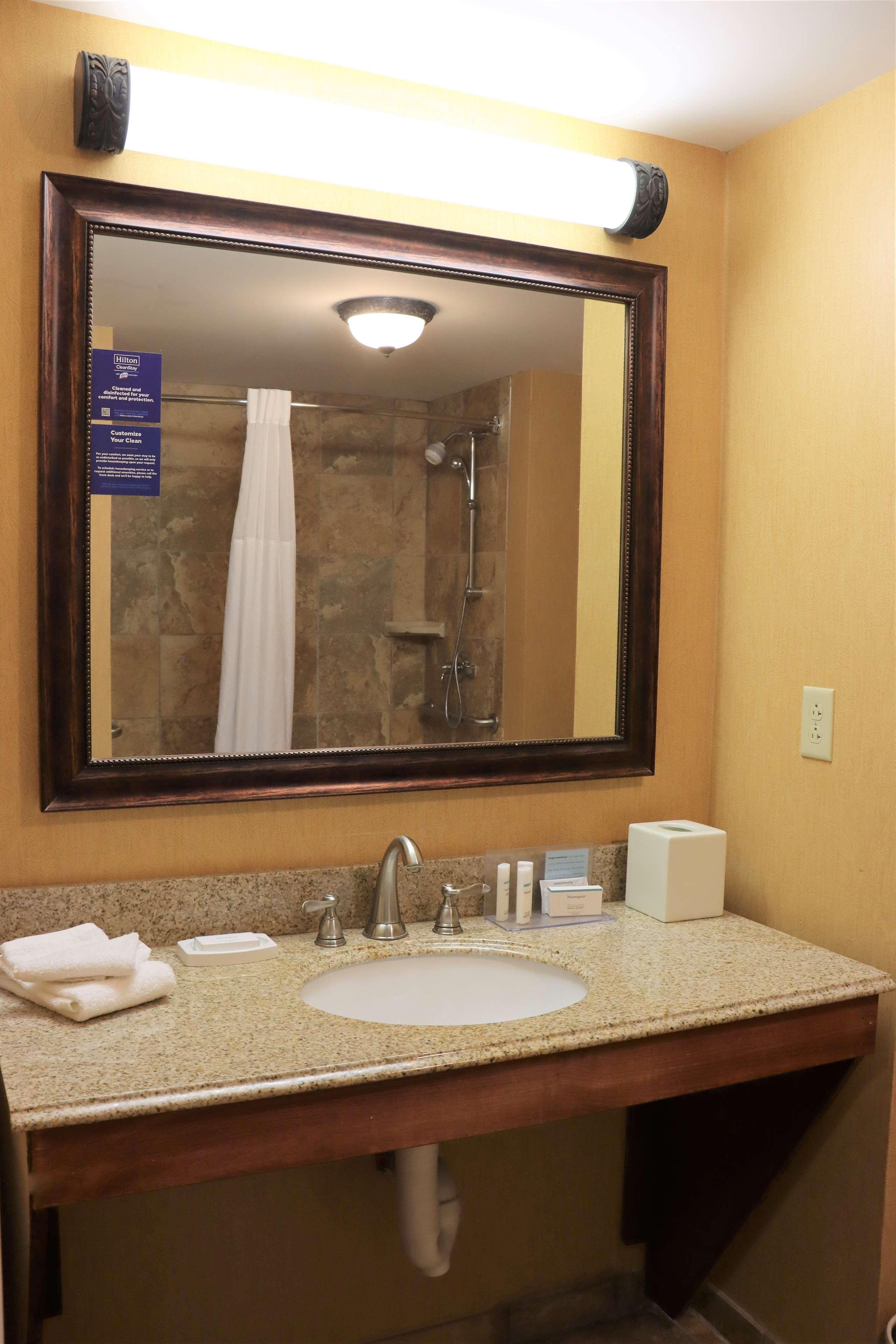 Hampton Inn & Suites Тибодо Экстерьер фото