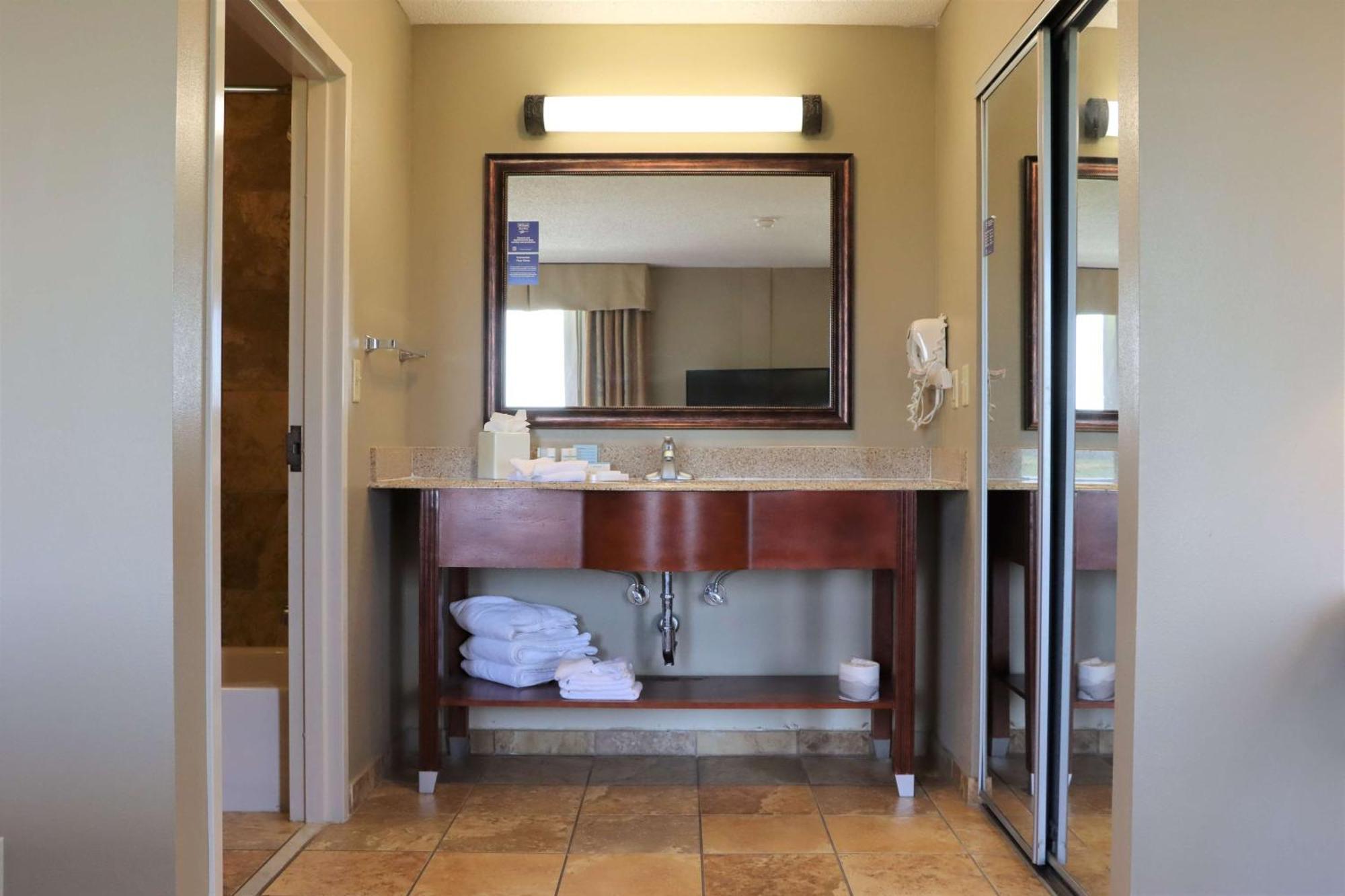 Hampton Inn & Suites Тибодо Экстерьер фото